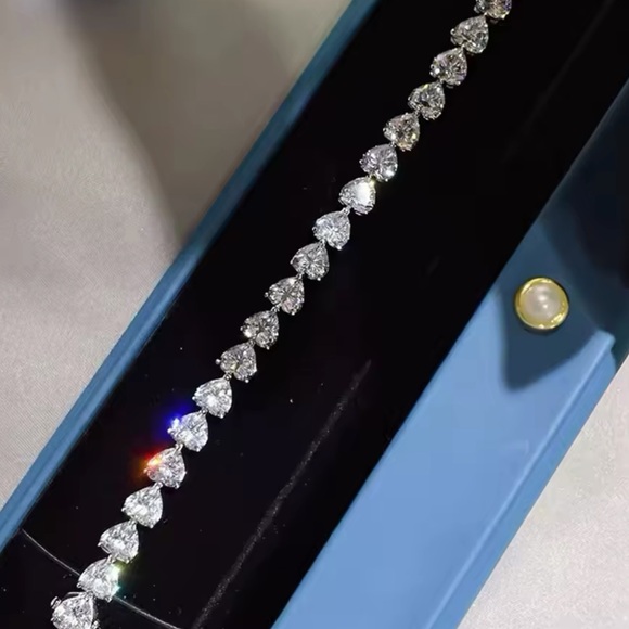 ❤️18k 23ct Heart Tennis Bracelet - Picture 14 of 16